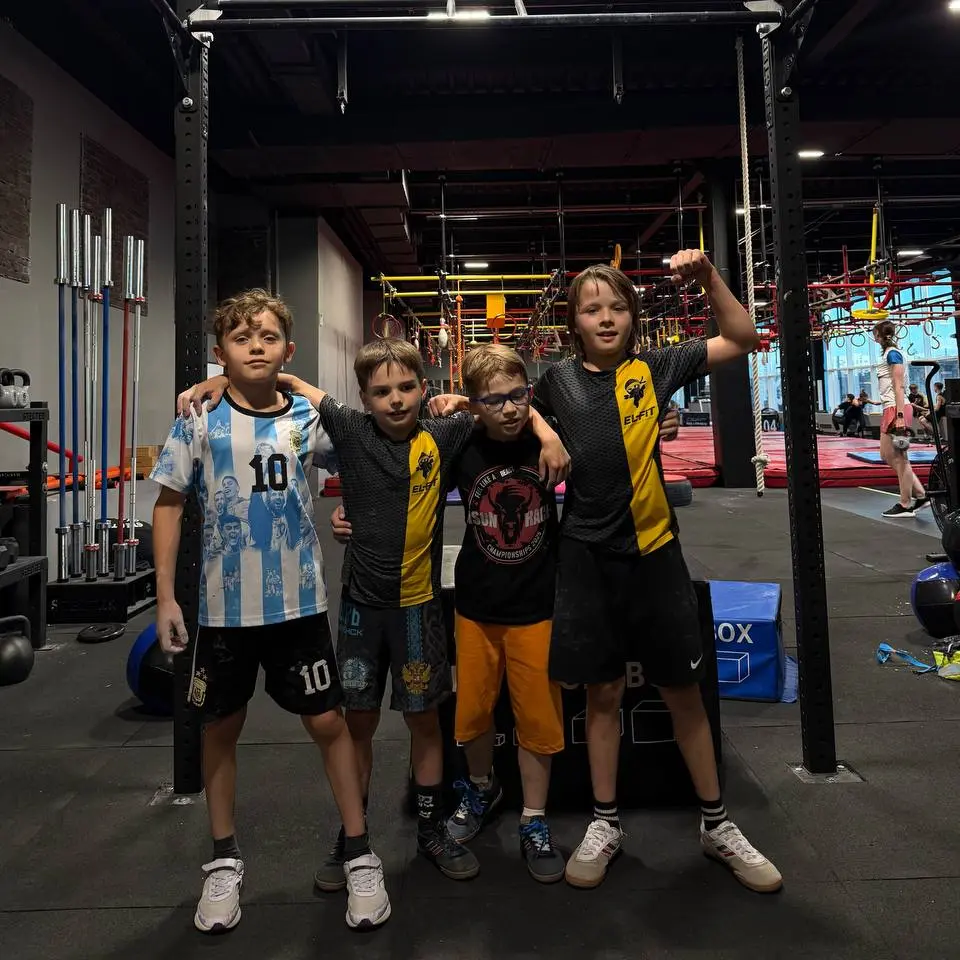 Участники лагеря после тренировки в зале EL-FIT